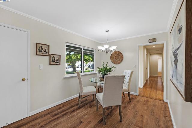 5266 Troy Ave, Fremont CA: https://media.crmls.org/mediaz/02629316-6b78-4ed8-88fb-766922ebc9b0.jpg