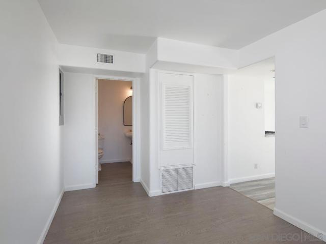 721 Camino Del Mar, Del Mar CA: https://media.crmls.org/mediaz/0262a129-22c7-4ec0-b390-8ed03c569057.jpg
