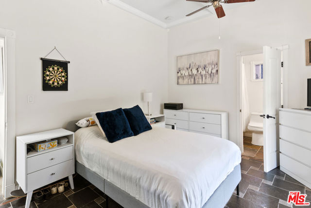 1923 Sunset Plaza Drive, Los Angeles CA: https://media.crmls.org/mediaz/0262d333-1f7f-4e01-8e34-5a971df3ac0a.jpg