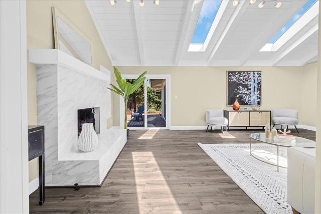 31 La Mirada Court, Salinas CA: https://media.crmls.org/mediaz/02630307-e32f-4f18-b310-51317b45f016.jpg