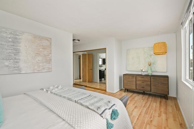 3920 Riviera Dr, Pacific Beach (San Diego) CA: https://media.crmls.org/mediaz/02633295-6c77-4a95-9501-9b9ee9f62203.jpg