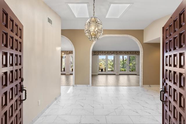 6518 Monte Fuego, Rancho Santa Fe CA: https://media.crmls.org/mediaz/0263343b-01e3-4301-b12e-ffb602a0c865.jpg