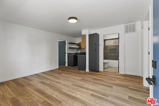 2922 Hauser Boulevard, Los Angeles CA: https://media.crmls.org/mediaz/02637d5a-05b4-418c-a09c-306cbf296250.jpg