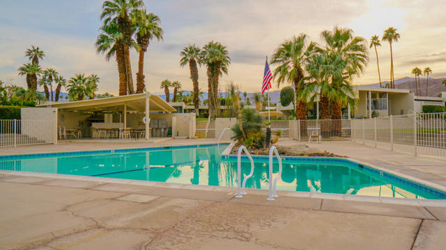 472 Sandpiper Street, Palm Desert CA: https://media.crmls.org/mediaz/026382e4-c130-4eb8-8900-e37d27029ebb.jpg