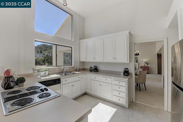 3244 Terra Granada Dr, Walnut Creek CA: https://media.crmls.org/mediaz/026410f2-f58c-4636-944a-19f1b35e0373.jpg