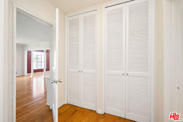 1323 N OLIVE Drive, West Hollywood CA: https://media.crmls.org/mediaz/02644847-44fb-49fd-9957-cbaf07da824d.jpg