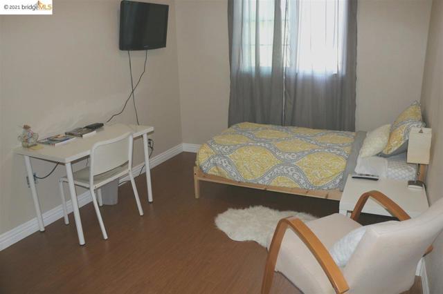 1616 International Boulevard, Oakland CA: https://media.crmls.org/mediaz/02658551-ed9f-4e5d-8dd3-acbc1ab5a254.jpg