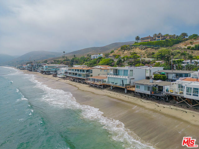 25154 Malibu Rd, Malibu CA: https://media.crmls.org/mediaz/02659bb0-0841-408f-bbca-2800ea06c17a.jpg