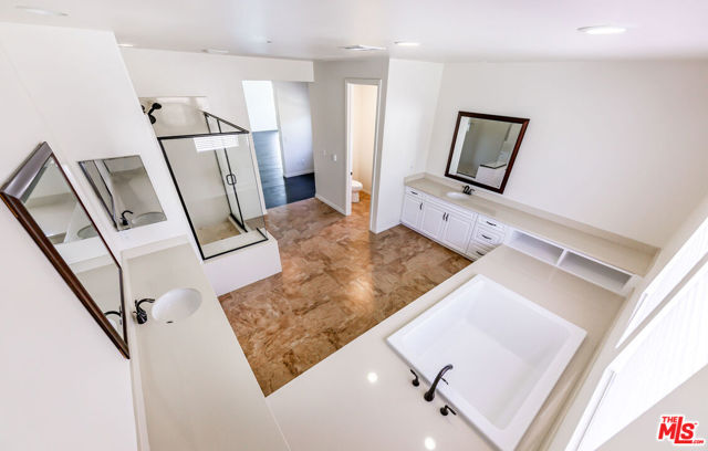 22379 Driftwood Court, Santa Clarita CA: https://media.crmls.org/mediaz/0265f8b6-b101-43b5-adc7-0f2b3b17354f.jpg
