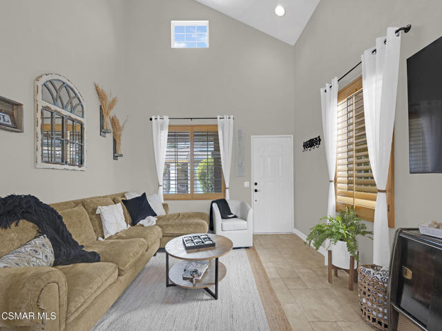 293 Springmist Lane, Simi Valley CA: https://media.crmls.org/mediaz/026672a2-efdf-435e-8111-e8b306f82894.jpg