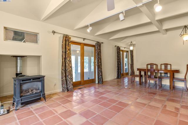 59480 Mines Rd, Livermore CA: https://media.crmls.org/mediaz/02669397-04f6-411f-922f-ecc84400bd0e.jpg