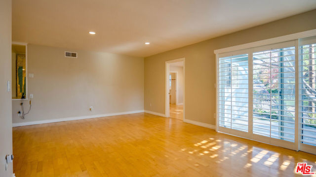 9631 CRYSTAL VIEW Drive, Tujunga CA: https://media.crmls.org/mediaz/0266f7bc-5c3e-4397-9845-442d75c24994.jpg