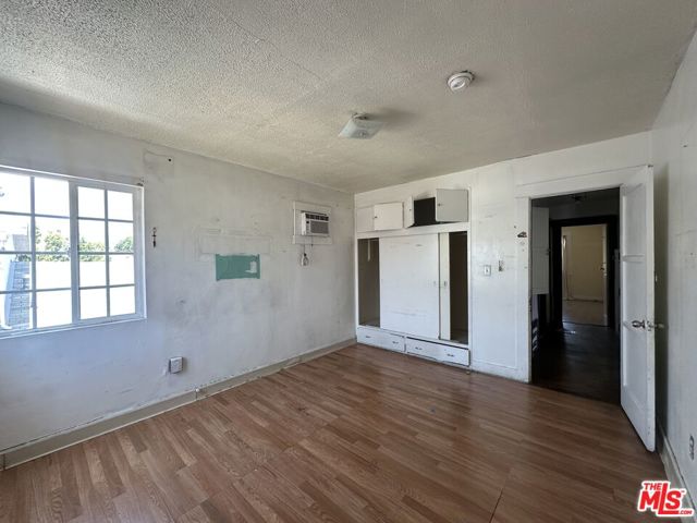 1117 N Alexandria Avenue, Los Angeles CA: https://media.crmls.org/mediaz/0266fec9-f5c6-4025-94a8-c986e750d590.jpg