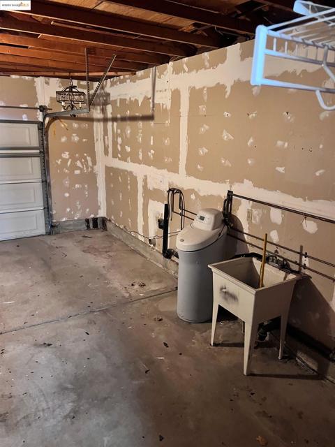 19 LISA COURT, Brentwood CA: https://media.crmls.org/mediaz/02670dfa-90ee-4846-adaf-baf14fb509a7.jpg