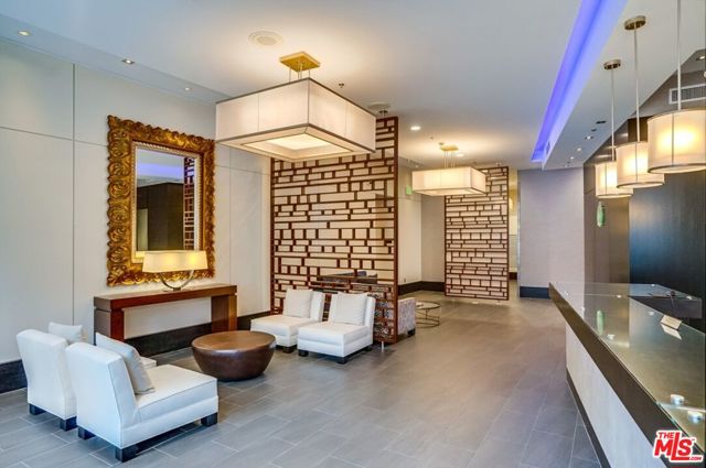 1100 S Hope Street, Los Angeles CA: https://media.crmls.org/mediaz/02678765-2aeb-4f60-a7c8-6a1cb73987f3.jpg