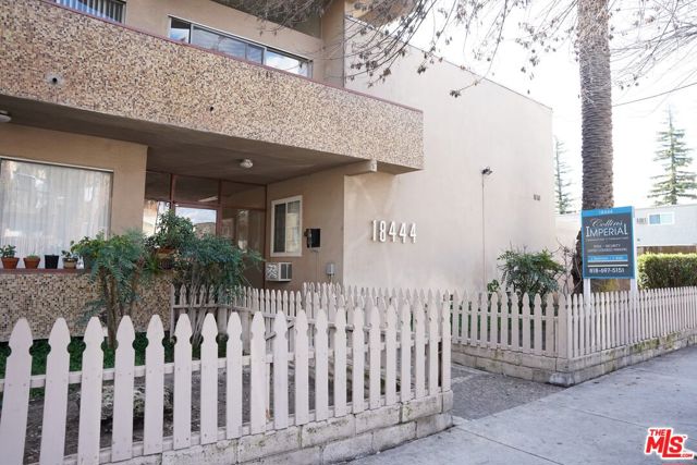 18444 Collins Street, Tarzana CA: https://media.crmls.org/mediaz/026902a2-2fad-41a7-bfad-dc1cd12a03d6.jpg