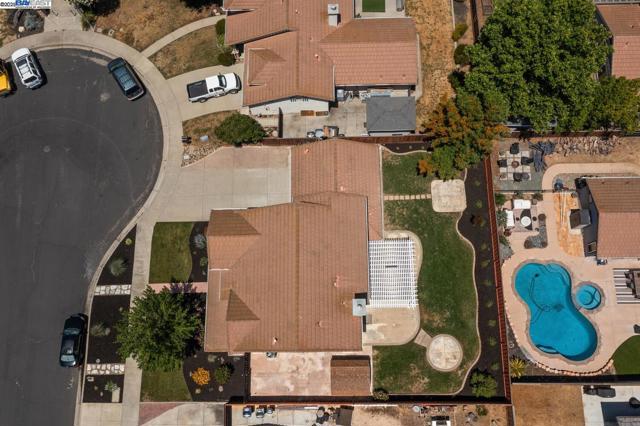 1387 Meadow Ct, Livermore CA: https://media.crmls.org/mediaz/02692134-8273-49e1-890c-d53ad1c93402.jpg