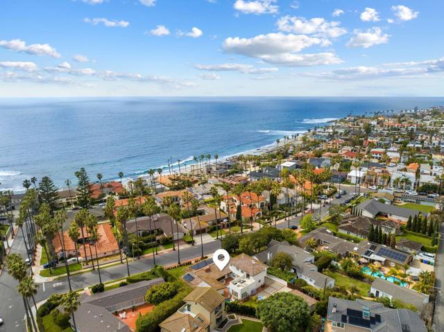 6423 Avenida Cresta, La Jolla CA: https://media.crmls.org/mediaz/026990d4-ab54-491e-916c-60b1cf3ead26.jpg