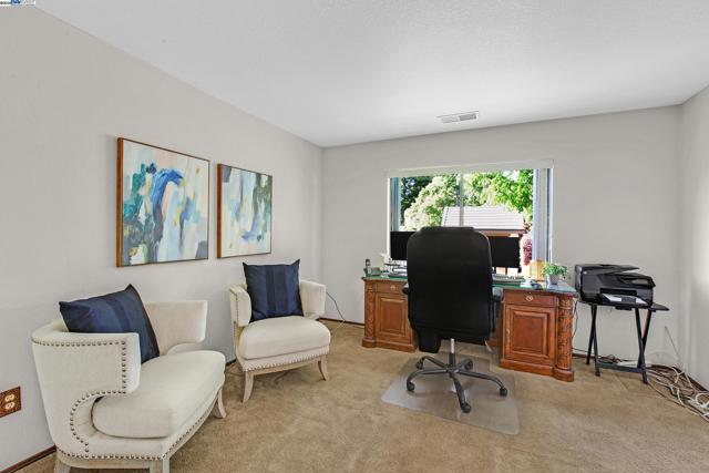 Image 23 of 36 For 7561 Helmsdale Ct