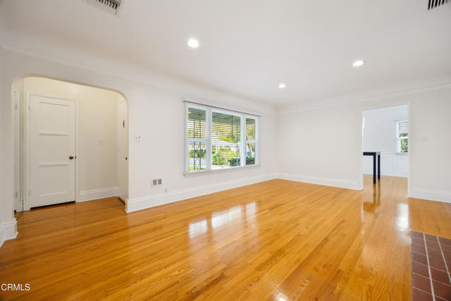 Detail Gallery Image 4 of 24 For 2380 Queensberry Rd, Pasadena,  CA 91104 - 3 Beds | 2 Baths