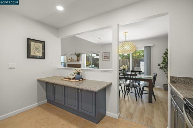 2510 Tea Tree Ct, Martinez CA: https://media.crmls.org/mediaz/026abf22-91fc-4d05-a9c9-1b6c918bc55f.jpg