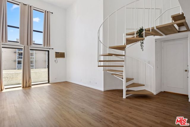 1440 Veteran Avenue, Los Angeles CA: https://media.crmls.org/mediaz/026b1031-4143-4138-82ca-140bf75a520e.jpg