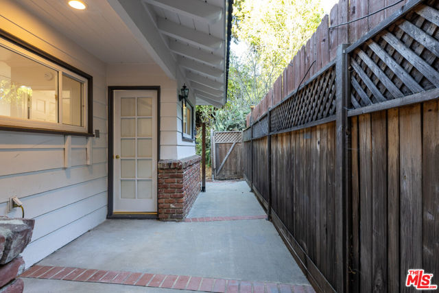 11145 W SUNSET Boulevard, Los Angeles CA: https://media.crmls.org/mediaz/026ba626-8061-4f3f-9b49-a30b84f4450a.jpg