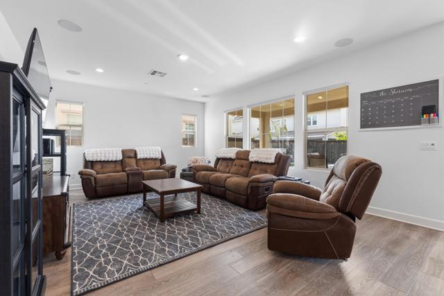 Detail Gallery Image 6 of 33 For 1234 Camino Prado, Chula Vista,  CA 91913 - 4 Beds | 3 Baths