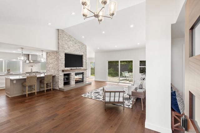 1458 Clark Court, Vista CA: https://media.crmls.org/mediaz/026bdbca-31d9-48aa-bf79-b97e4b76b746.jpg