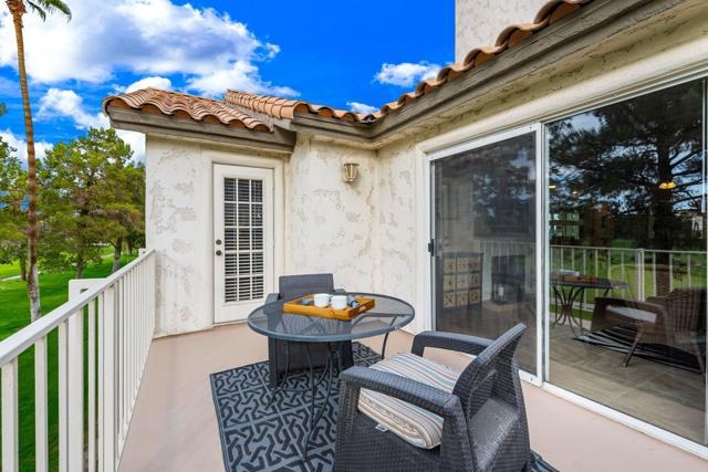 285 Desert Falls E Drive, Palm Desert CA: https://media.crmls.org/mediaz/026bf4a9-e608-4d82-8494-ff1282de1a93.jpg