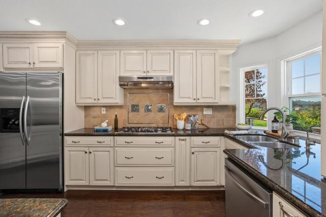 Detail Gallery Image 8 of 30 For 3664 Lorimer Ln, Encinitas,  CA 92024 - 5 Beds | 4 Baths