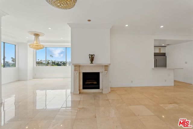 321 N Oakhurst Drive, Beverly Hills CA: https://media.crmls.org/mediaz/026c9a99-110e-431a-a41e-e65c24ff9445.jpg