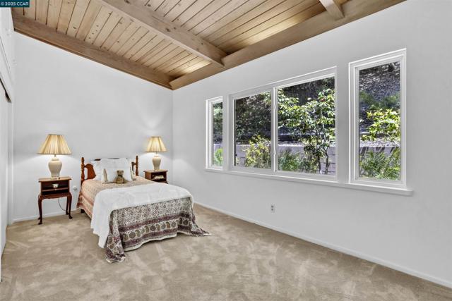 18 Van Tassel Ln, Orinda CA: https://media.crmls.org/mediaz/026ca617-e1e2-4167-851f-9b23ce3ce73b.jpg