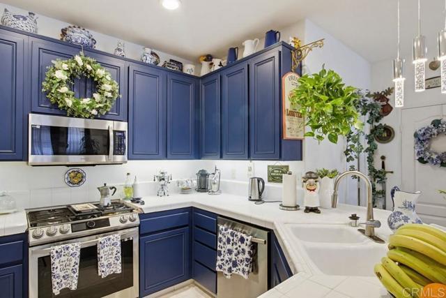 Detail Gallery Image 15 of 36 For 6133 Verda Ln, San Diego,  CA 92130 - 2 Beds | 2/1 Baths