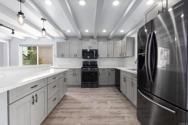 348 Avenida De Las Rosas, Encinitas CA: https://media.crmls.org/mediaz/026dadb4-a62e-46c2-b205-7299a1b26cab.jpg
