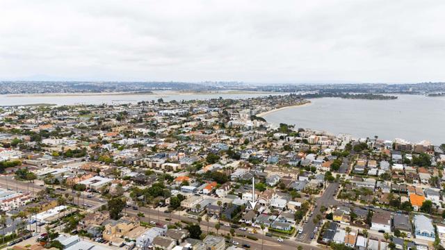 1215 17 Grand Ave, San Diego CA: https://media.crmls.org/mediaz/026dee92-94d0-4f72-a20b-a26e80984629.jpg