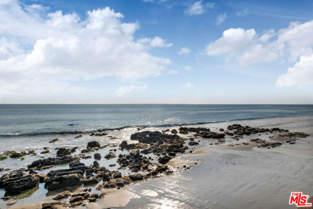 20840 Pacific Coast Highway, Malibu CA: https://media.crmls.org/mediaz/026f1659-94d9-45f9-a0f7-f161251c3074.jpg