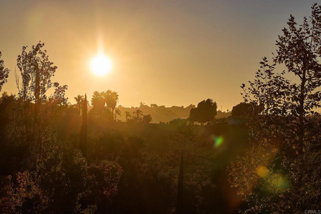 https://media.crmls.org/mediaz/026f24ae-1f29-49fc-b134-d8e9f9a3695c.jpg?preset=X-Large