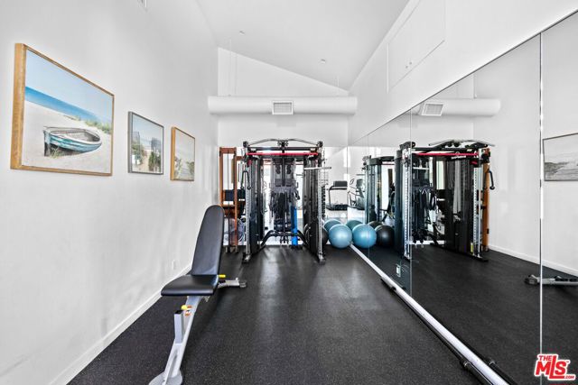 1622 Michael Lane, Pacific Palisades CA: https://media.crmls.org/mediaz/026fa031-8681-48a9-bfe2-e5faa4805152.jpg