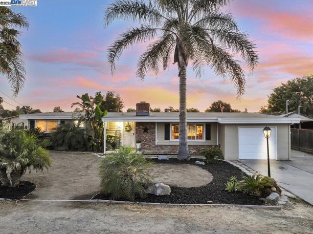 1941 Eden Plains Rd, Brentwood CA: https://media.crmls.org/mediaz/027009ec-c8e4-4726-9941-5f8661a2cd14.jpg