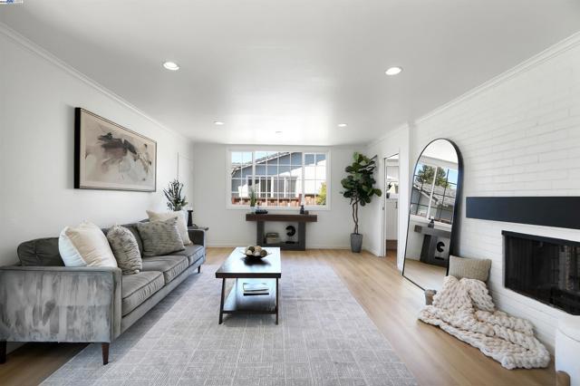 30566 Prestwick Ave, Hayward CA: https://media.crmls.org/mediaz/02711dfc-52e5-430d-b04e-e1d36361caa2.jpg