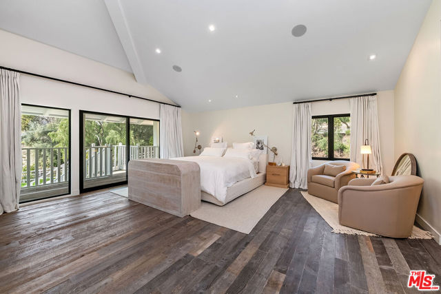 25010 Jim Bridger Road, Hidden Hills CA: https://media.crmls.org/mediaz/0271392d-3dbd-46af-9c45-02e4ddee73a9.jpg