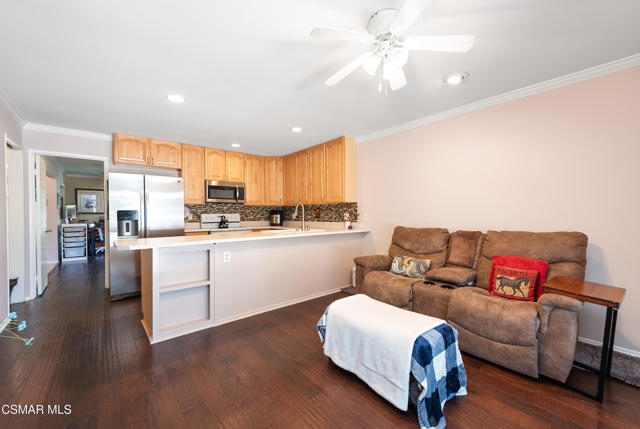 1122 Canterford Circle, Westlake Village CA: https://media.crmls.org/mediaz/02716144-b06a-4fc7-aff8-e5f8a685c9e3.jpg