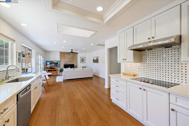 5720 San Juan Way, Pleasanton CA: https://media.crmls.org/mediaz/0271ee72-58e5-49e4-b953-51d0e1f75aa0.jpg