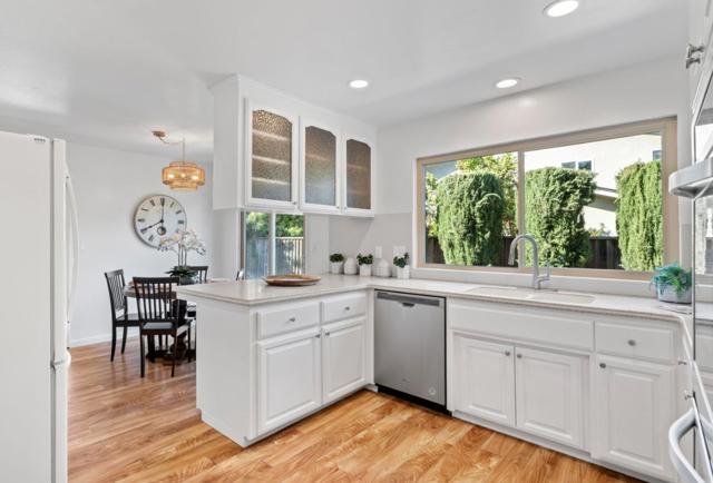 1425 Cedar Place, Los Altos CA: https://media.crmls.org/mediaz/0271fa18-7e9b-477e-a2cf-eaa731c9c0d8.jpg