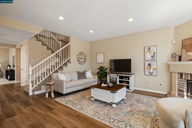 315 Glasgow Circle, Danville CA: https://media.crmls.org/mediaz/02723874-641d-42fd-9f9d-5a752d51fd1c.jpg