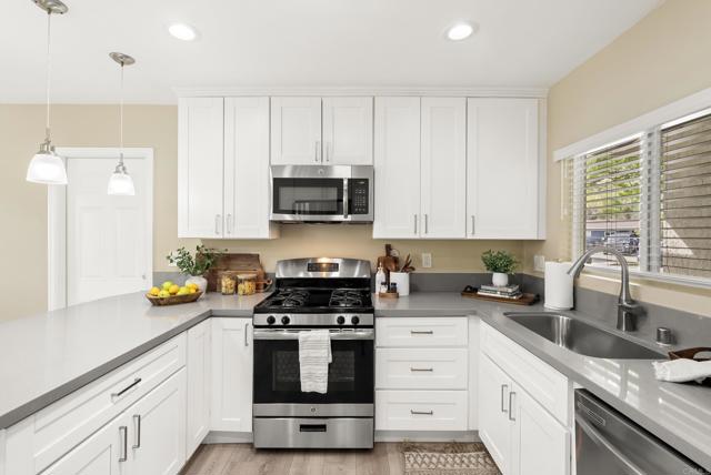 Detail Gallery Image 16 of 31 For 3218 Carolyn Cir, Oceanside,  CA 92054 - 3 Beds | 2 Baths