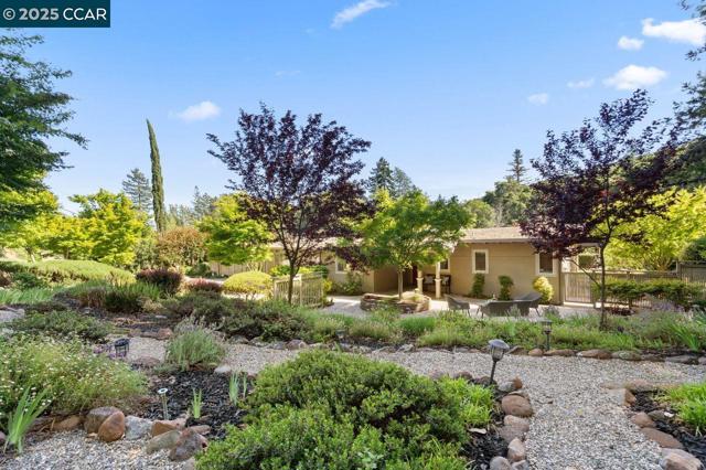 23 Lost Valley Dr, Orinda CA: https://media.crmls.org/mediaz/0272eee2-c773-4475-8169-bb396b1b3cb0.jpg