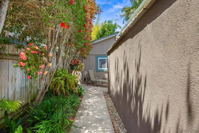 260 27Th St, Del Mar CA: https://media.crmls.org/mediaz/0273917e-8d97-4a05-a23c-2eb1f583f094.jpg
