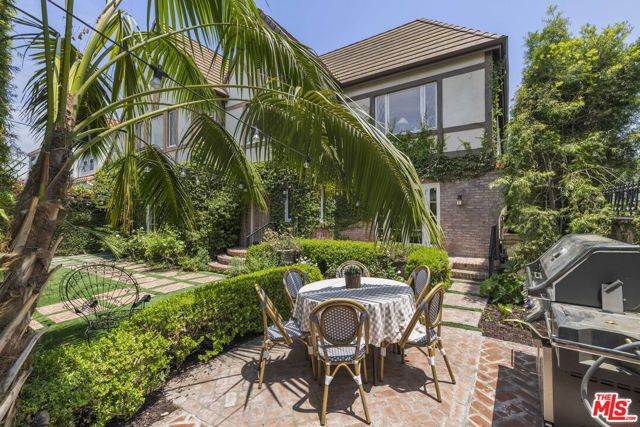 736 S Cloverdale Avenue, Los Angeles CA: https://media.crmls.org/mediaz/0273b96b-85aa-4a24-a3d3-478d17f04b7e.jpg